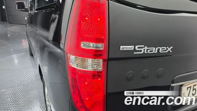 Hyundai Starex 2017 — фото 8