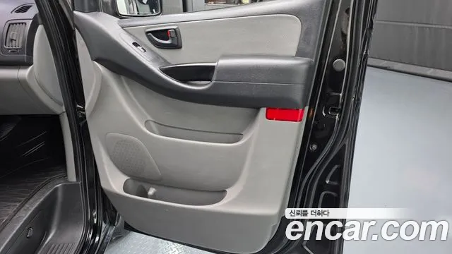 Hyundai Starex 2017 — фото 13