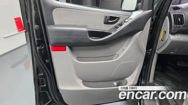 Hyundai Starex 2017 — фото 14