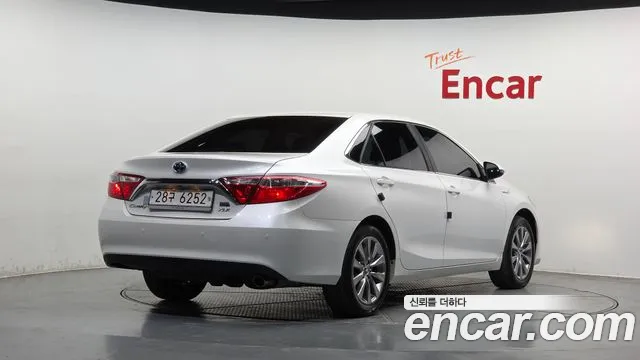 Toyota Camry 2017 — фото 2