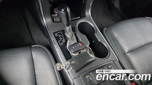 Toyota Camry 2017 — фото 12