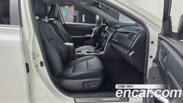 Toyota Camry 2017 — фото 17