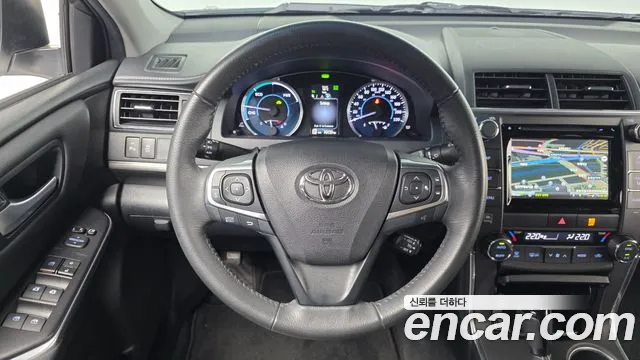Toyota Camry 2017 — фото 19