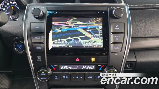 Toyota Camry 2017 — фото 20