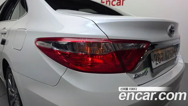 Toyota Camry 2017 — фото 9