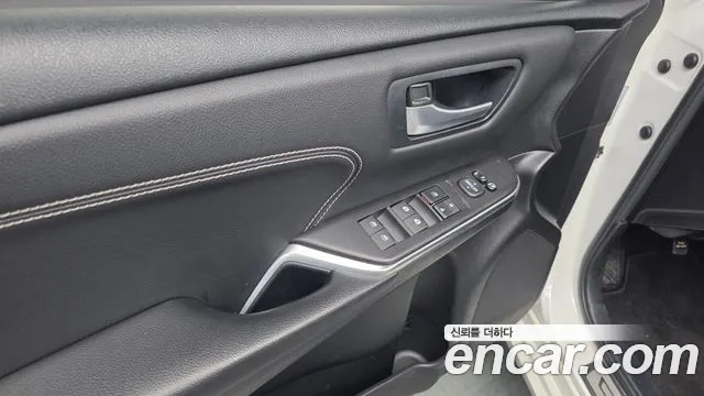 Toyota Camry 2017 — фото 14