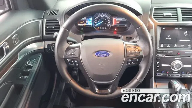 Ford Explorer 2017 — фото 12