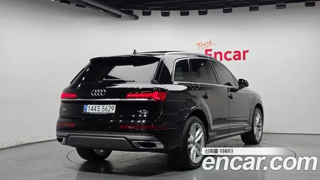 Audi Q7 2023 — фото 2