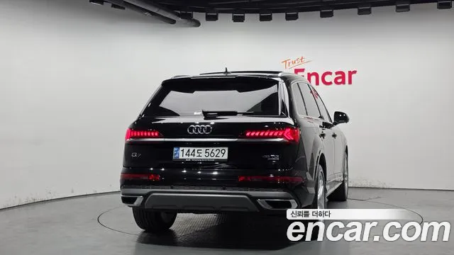 Audi Q7 2023 — фото 4