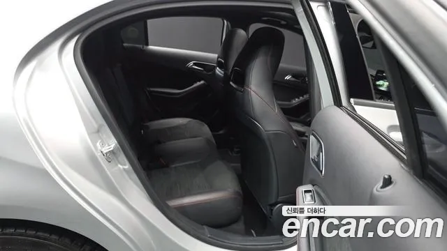 Mercedes-Benz A-Class 2017 — фото 17
