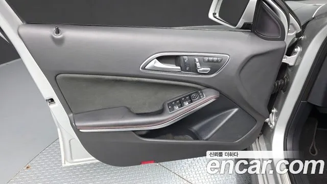 Mercedes-Benz A-Class 2017 — фото 13
