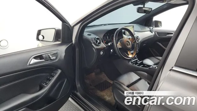 Mercedes-Benz B-Class 2018 — фото 13