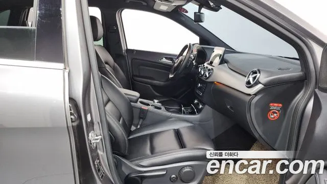 Mercedes-Benz B-Class 2018 — фото 17