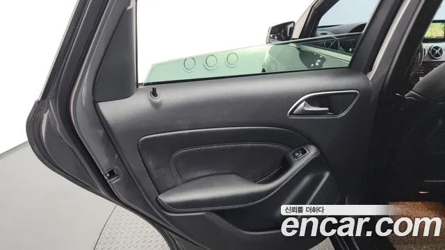 Mercedes-Benz B-Class 2018 — фото 15