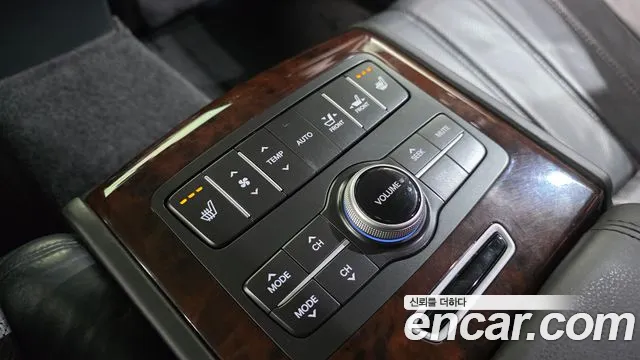 Hyundai Equus 2012 — фото 19