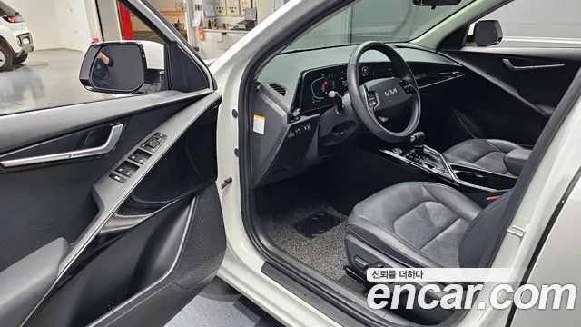 Kia Niro 2022 — фото 13