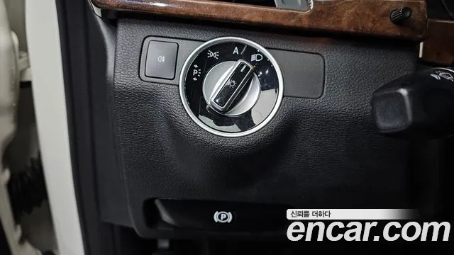 Mercedes-Benz E-Class 2011 — фото 14