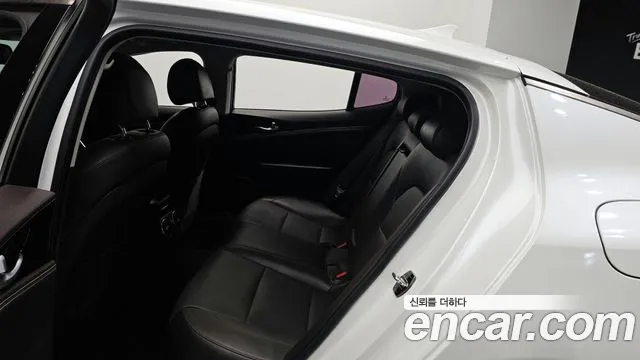 Kia Stinger 2018 — фото 12