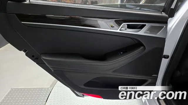 Genesis G80 2018 — фото 15