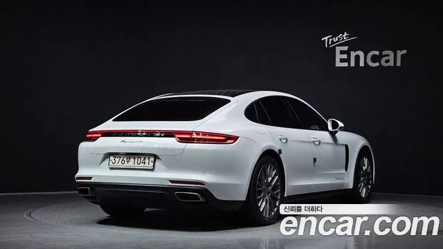 Porsche Panamera 2020 — фото 2