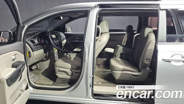 Kia Canival 2015 — фото 10
