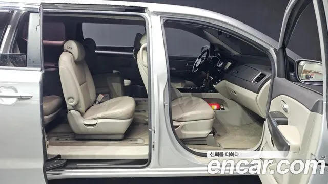 Kia Canival 2015 — фото 11