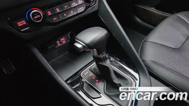 Kia Niro 2017 — фото 9