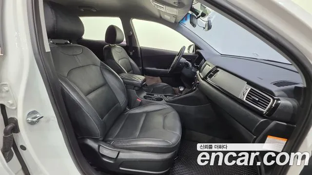 Kia Niro 2017 — фото 10