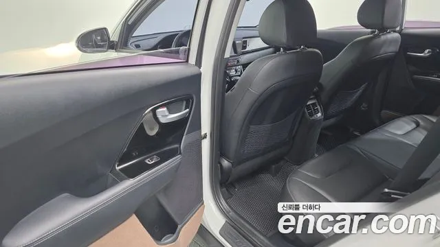 Kia Niro 2017 — фото 18