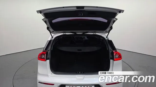 Kia Niro 2017 — фото 20