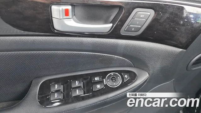 Hyundai Genesis 2012 — фото 12
