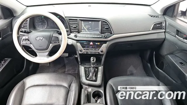 Hyundai AVANTE 2016 — фото 10
