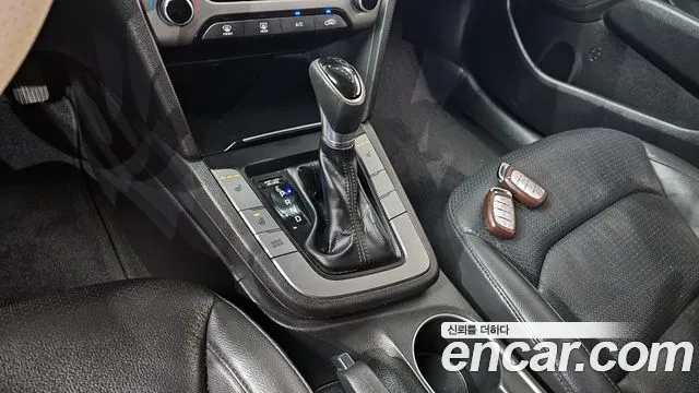 Hyundai AVANTE 2016 — фото 12