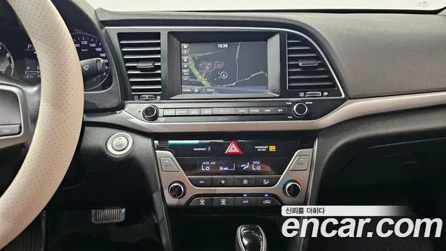 Hyundai AVANTE 2016 — фото 19