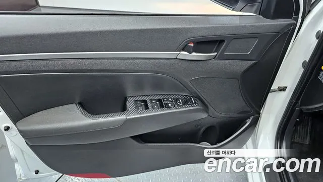 Hyundai AVANTE 2016 — фото 14