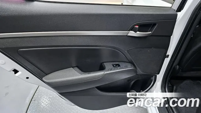 Hyundai AVANTE 2016 — фото 15