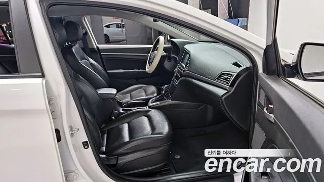 Hyundai AVANTE 2016 — фото 16