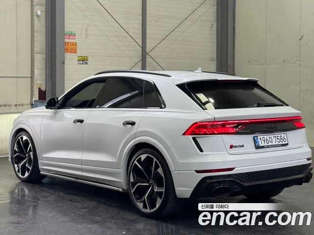Audi RSQ8 2021 — фото 12