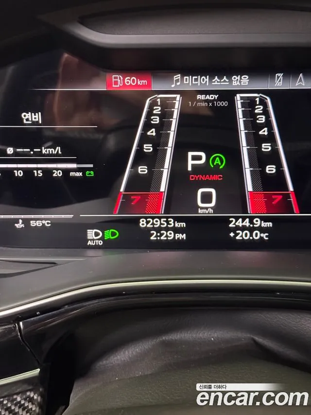 Audi RSQ8 2021 — фото 18