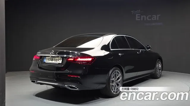 Mercedes-Benz E-Class 2022 — фото 2