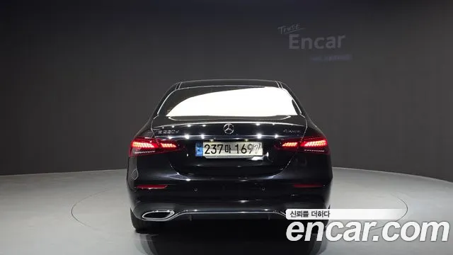 Mercedes-Benz E-Class 2022 — фото 4