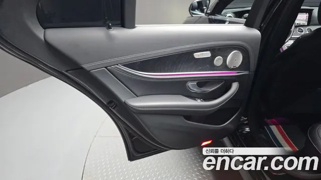 Mercedes-Benz E-Class 2022 — фото 15
