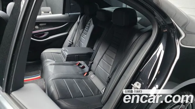 Mercedes-Benz E-Class 2022 — фото 16