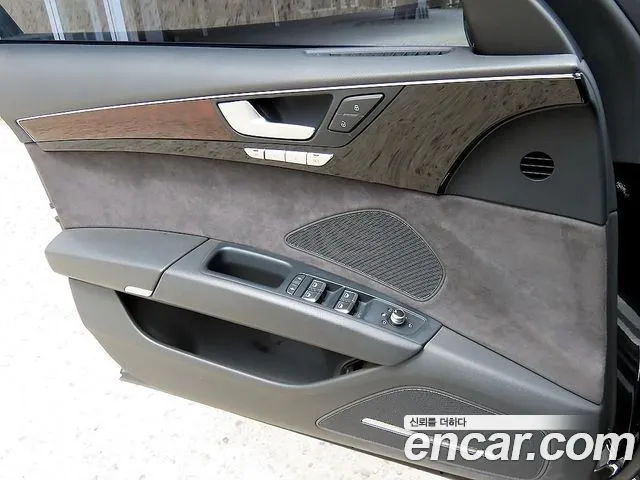 Audi A8 2011 — фото 16