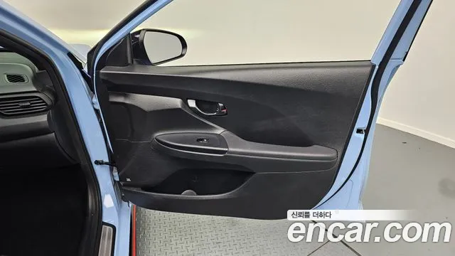 Hyundai Veloster 2019 — фото 14