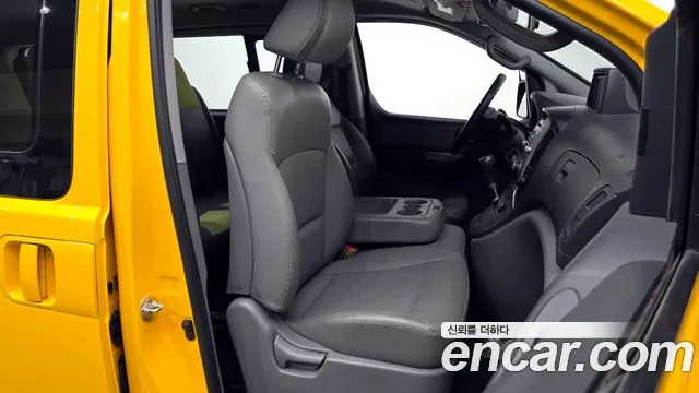 Hyundai Starex 2015 — фото 16