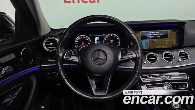 Mercedes-Benz E-Class 2017 — фото 12