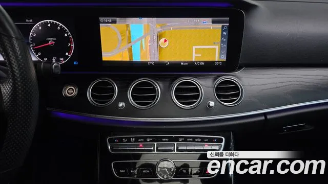 Mercedes-Benz E-Class 2017 — фото 13