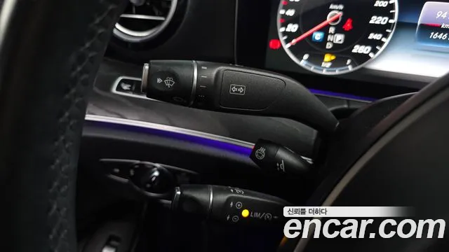 Mercedes-Benz E-Class 2017 — фото 19