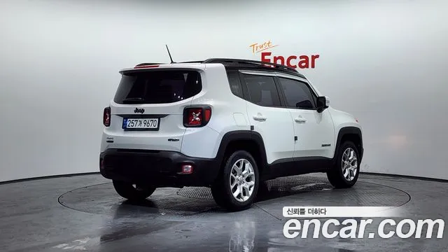 Jeep Renegade 2015 — фото 2